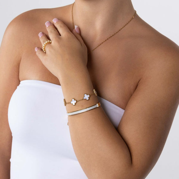 White Clover Armband Tragebild