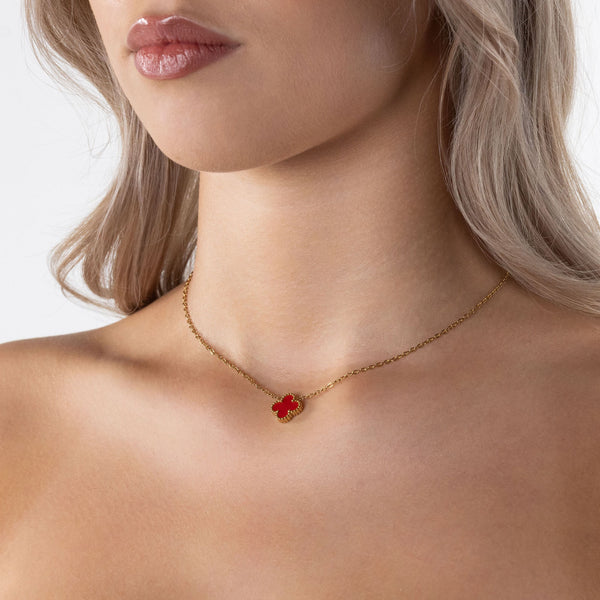 Red Clover Kette Tragebild