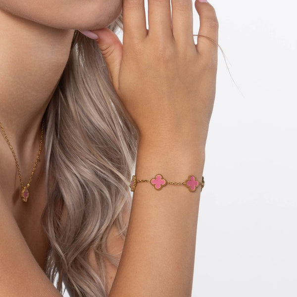 Pink Clover Armband Tragebild